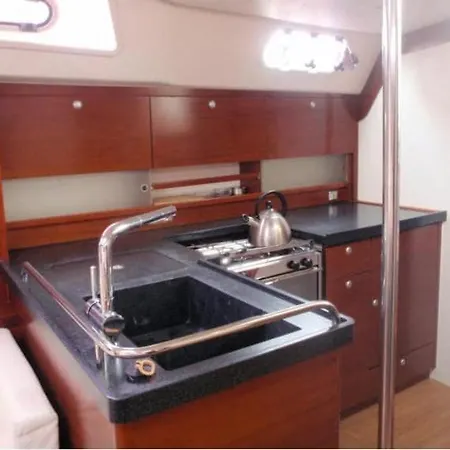 Luna Bay Apartment *
